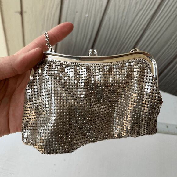 Vintage Whiting & Davis Silver Mesh Kisslock Bag – Made in USA – 7" x 3.75" - Picture 5 of 16